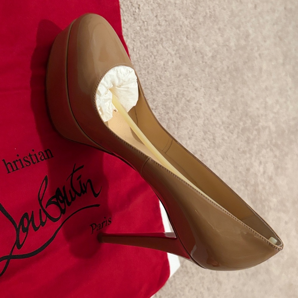 Christian Louboutin Beige Patent Leather Heels